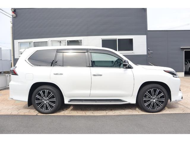 Lexus LX 2021
