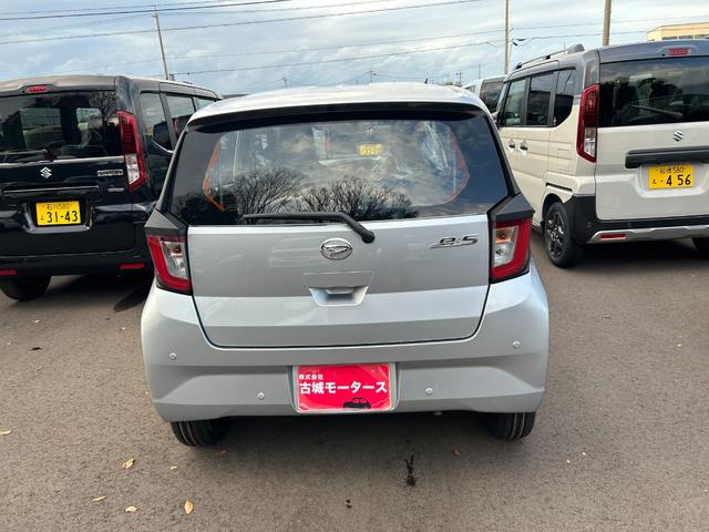 Daihatsu MIRA E:S 2025