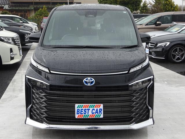 Toyota VOXY 2023