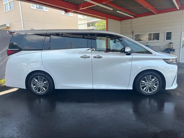Toyota ALPHARD HYBRID 2026
