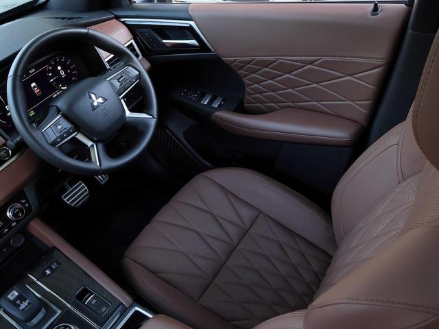 Mitsubishi OUTLANDER PHEV 2025