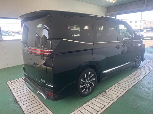 Toyota VOXY 2025