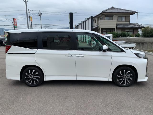 Toyota NOAH 2022
