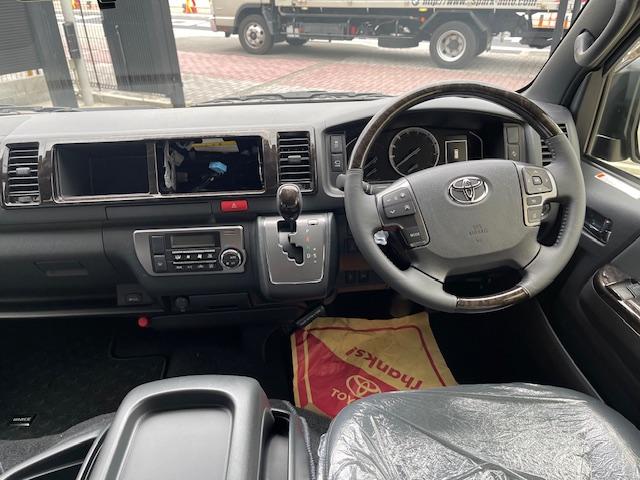 Toyota HIACE VAN 2026