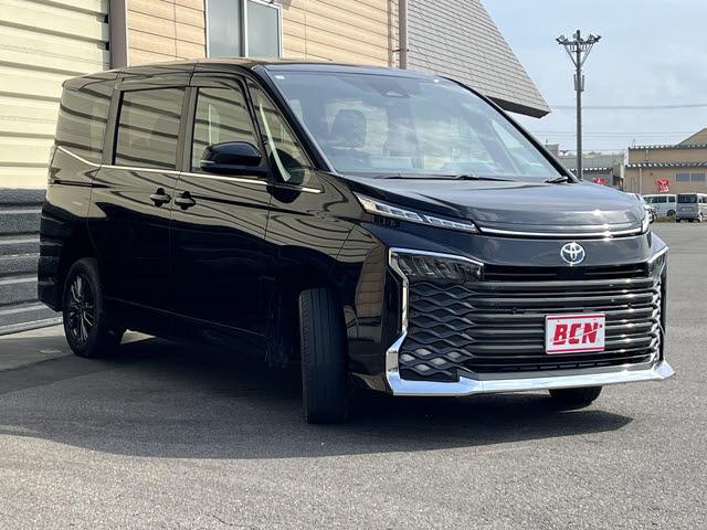 Toyota VOXY 2024