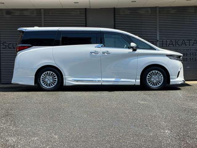Toyota ALPHARD HYBRID 2026