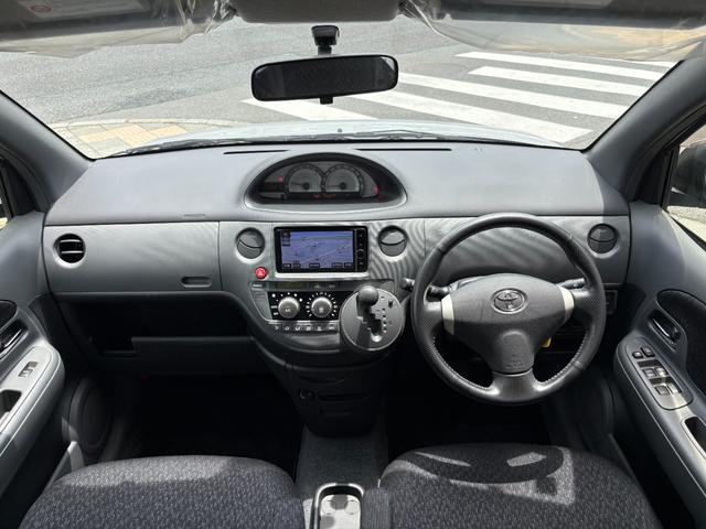 Toyota SIENTA 2012