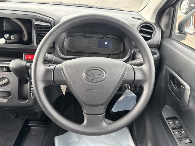 Daihatsu MIRA E:S 2025