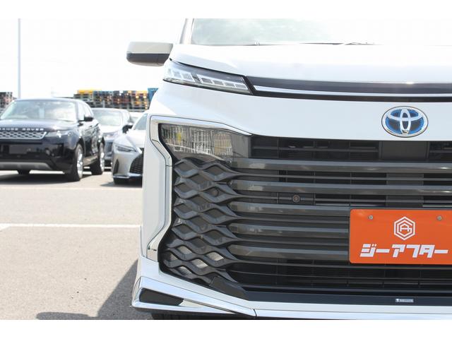 Toyota VOXY 2023