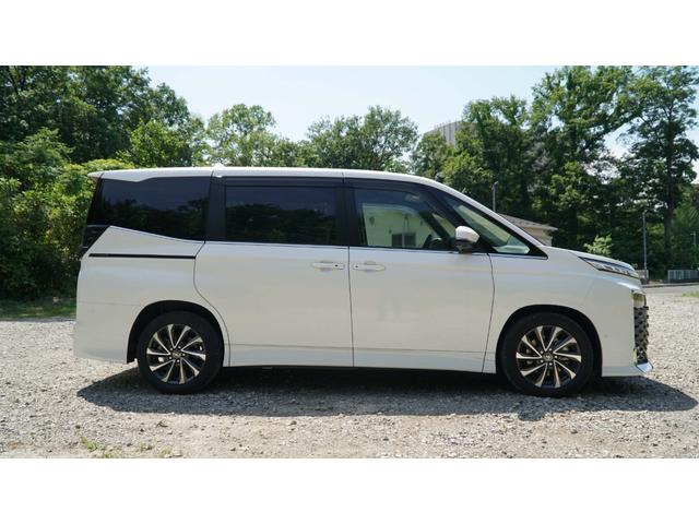 Toyota VOXY 2025