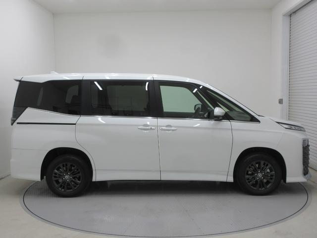 Toyota VOXY 2025