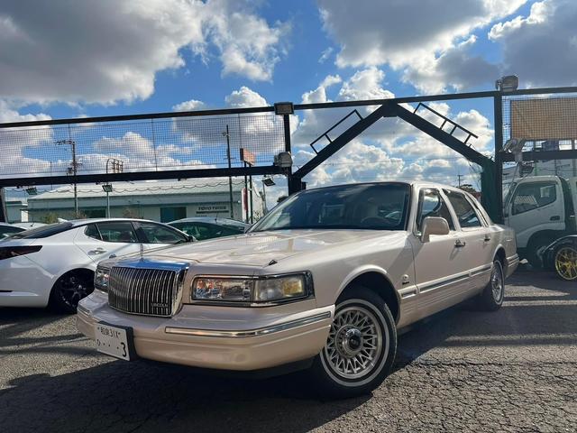Lincoln LINCOLN TOWNCAR 1995