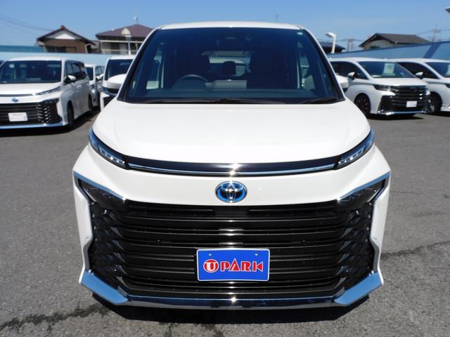 Toyota VOXY 2023