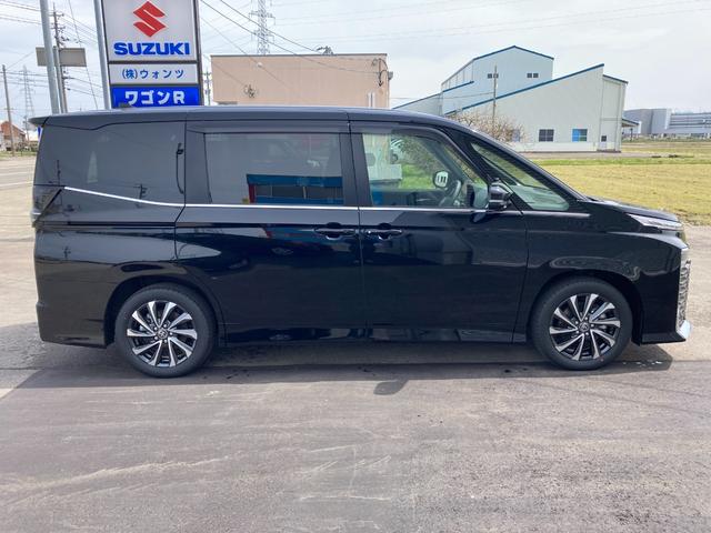 Toyota VOXY 2025