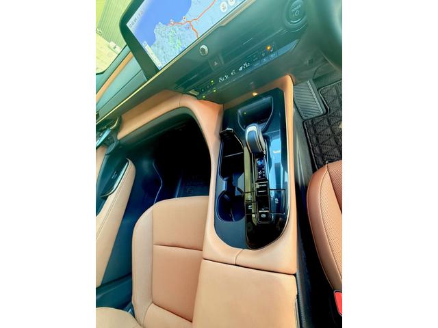 Toyota CROWN SPORT 2023