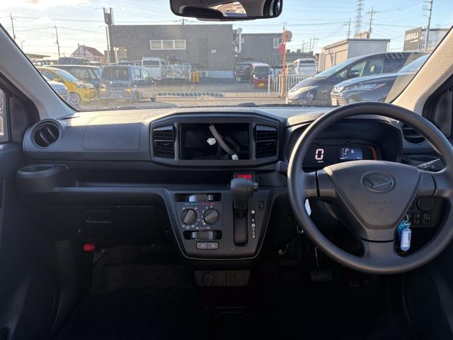 Daihatsu MIRA E:S 2025