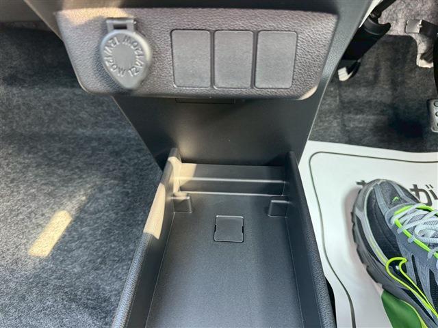 Daihatsu MIRA E:S 2025