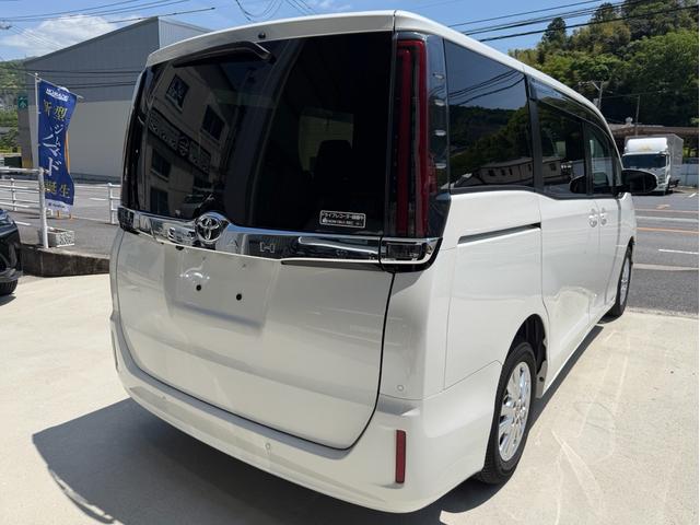 Toyota NOAH 2021