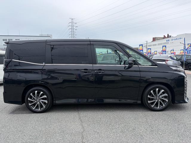 Toyota VOXY 2025