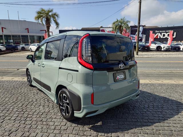 Toyota SIENTA 2023