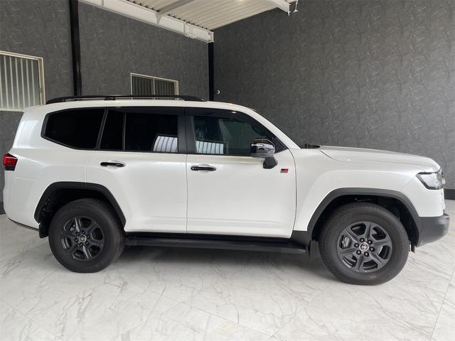 Toyota LAND CRUISER 2023