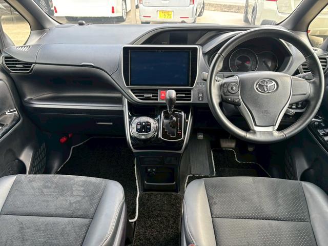 Toyota VOXY 2021
