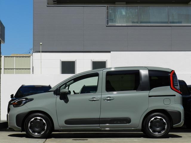 Toyota SIENTA 2023