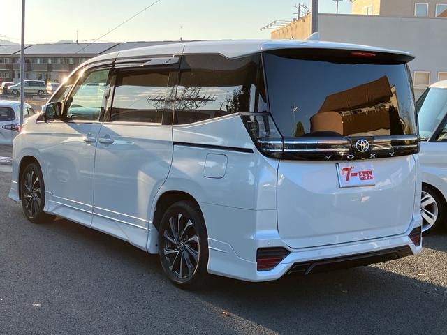 Toyota VOXY 2022