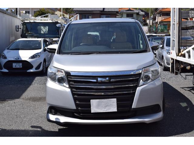 Toyota NOAH 2015