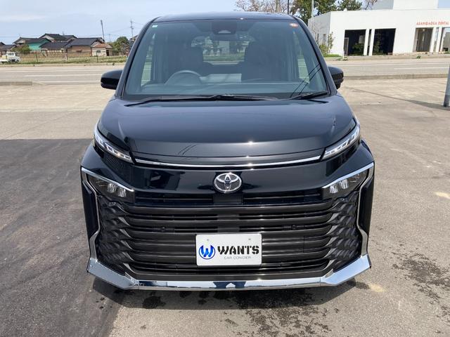 Toyota VOXY 2025