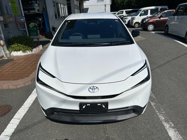 Toyota PRIUS 2025
