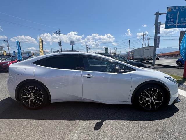 Toyota PRIUS 2024