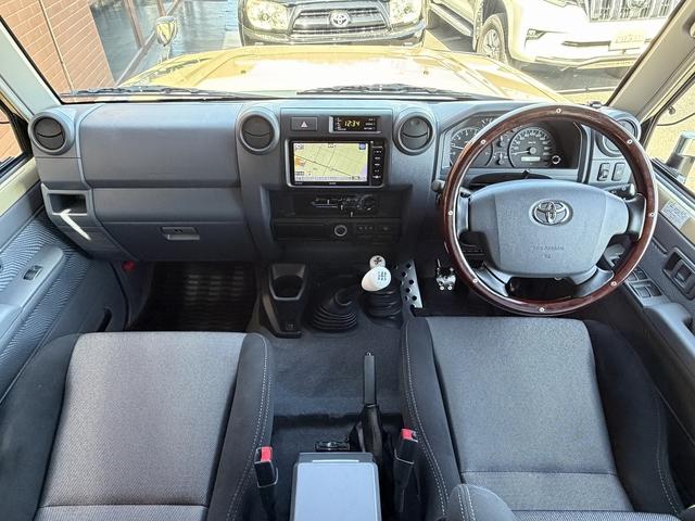 Toyota LAND CRUISER 2015