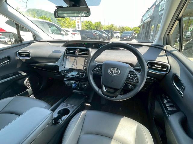 Toyota PRIUS 2021