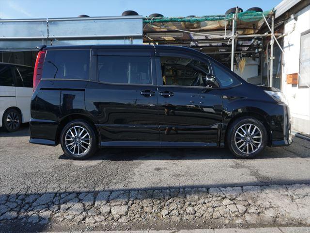Toyota NOAH 2015