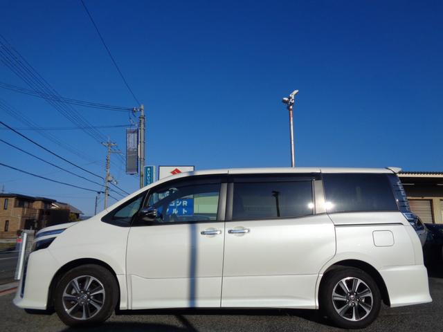 Toyota VOXY 2021