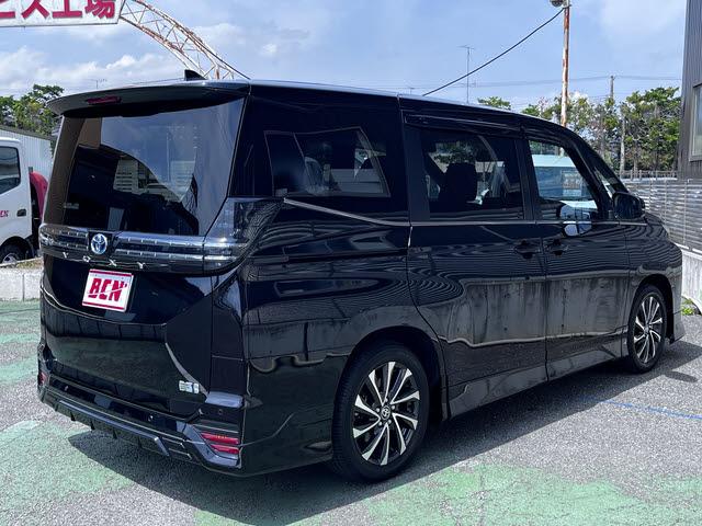 Toyota VOXY 2023