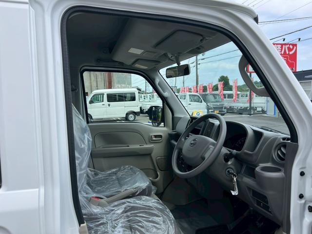 Nissan NV100 Clipper Van 2024