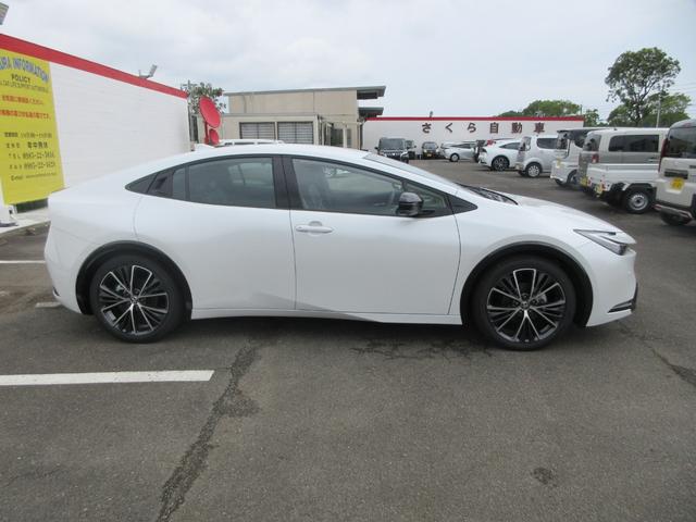 Toyota PRIUS 2025