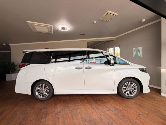 Toyota ALPHARD HYBRID 2026