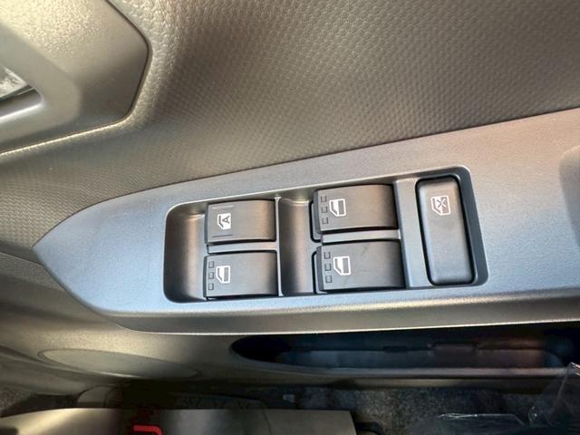 Daihatsu MIRA E:S 2025