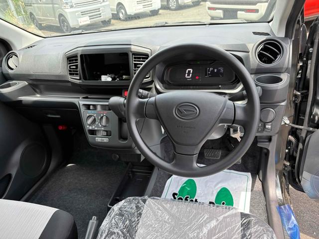 Daihatsu MIRA E:S 2025