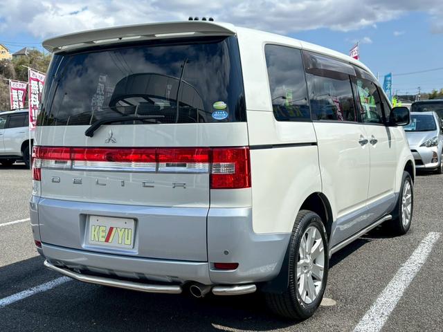 Mitsubishi DELICA D:5 2010