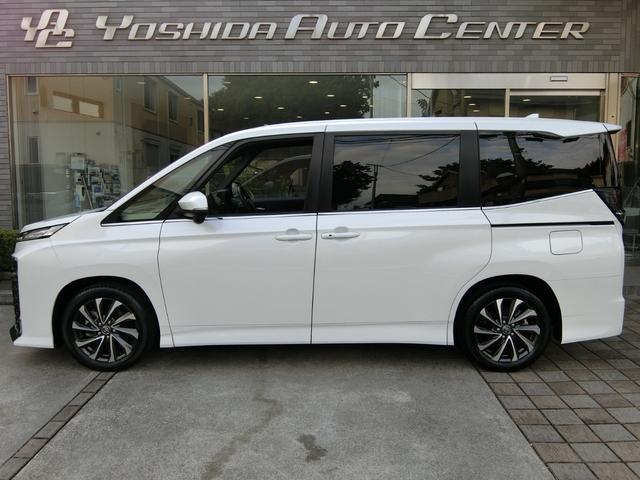 Toyota VOXY 2022