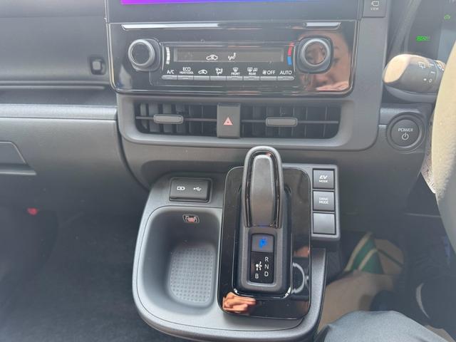 Toyota SIENTA 2025