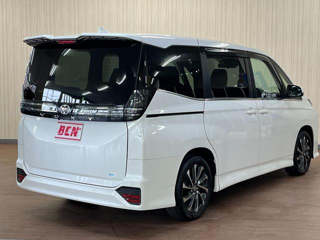 Toyota VOXY 2023