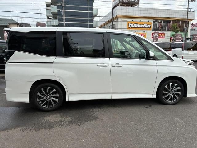 Toyota VOXY 2025