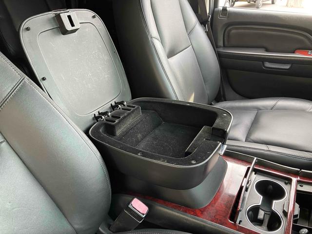 Cadillac CADILLAC ESCALADE 2011