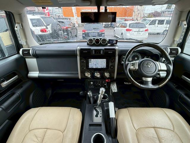 Toyota FJ CRUISER 2011