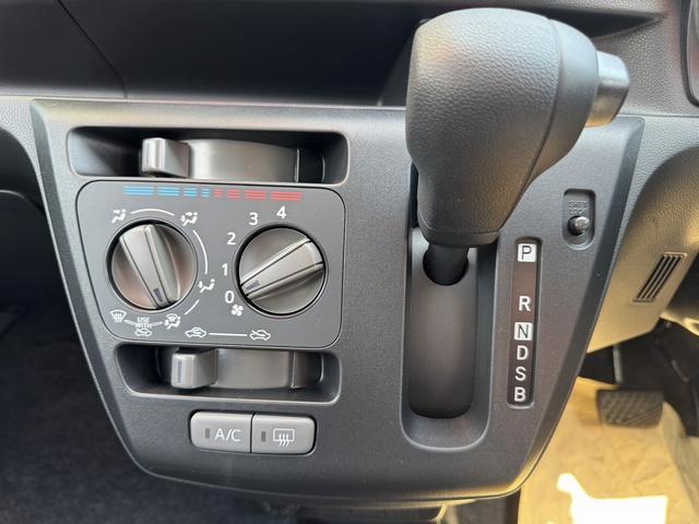 Daihatsu MIRA E:S 2024